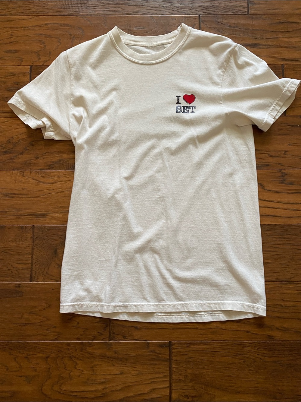 SET Active Cream Graphic Tee with Red Heart